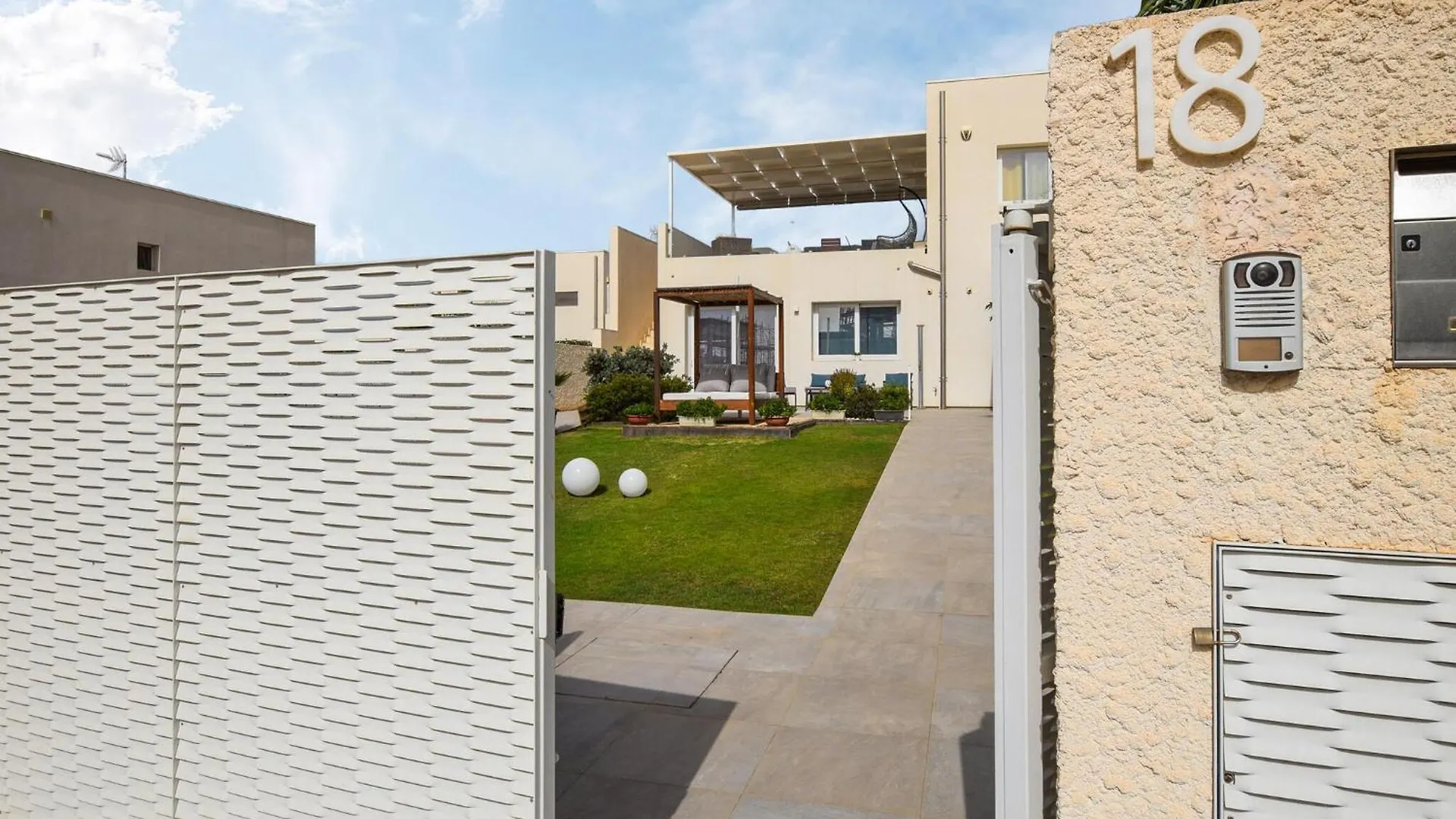 Holiday home Cozy Home In Marina Di Ragusa With Kitchen